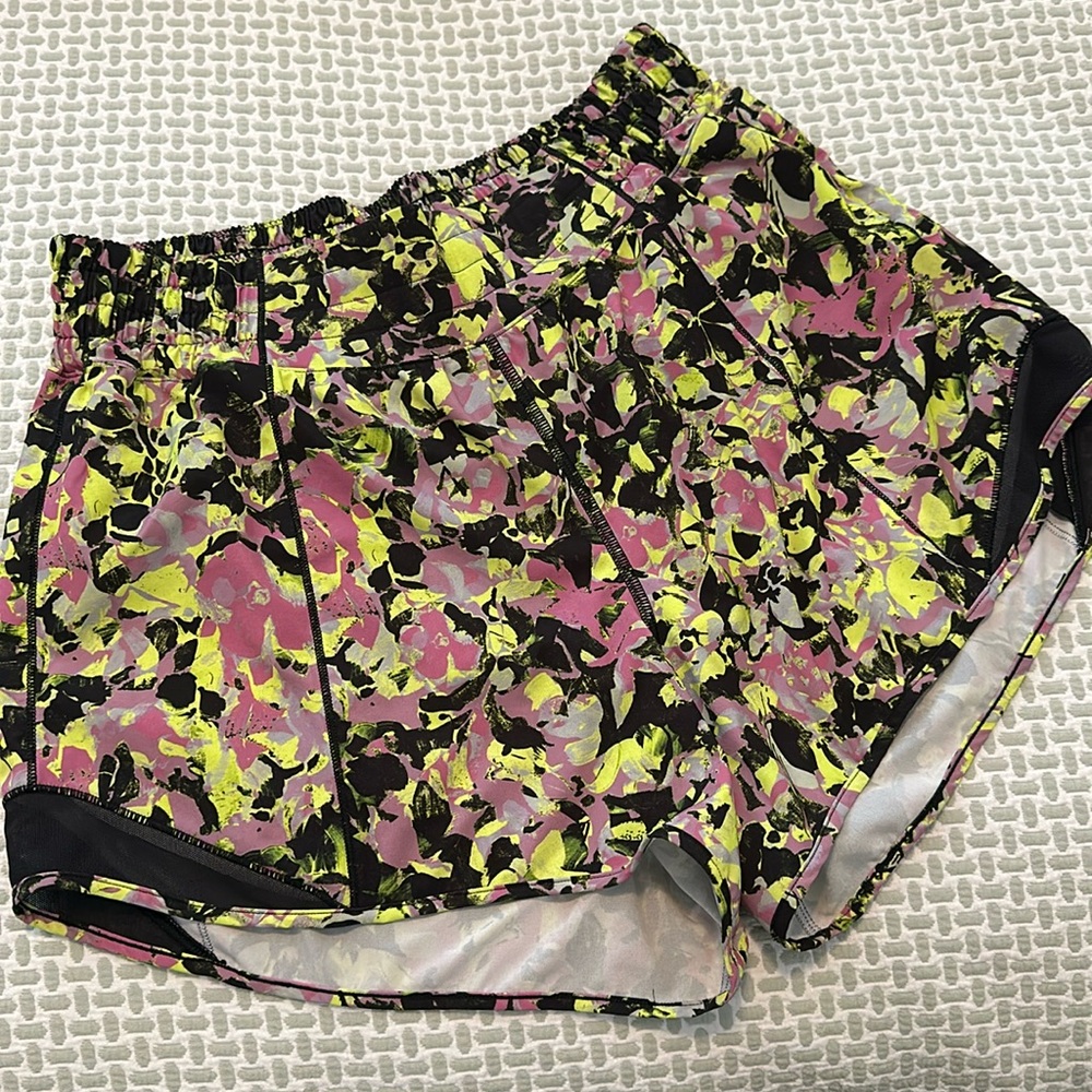 Lululemon high rise Hotty Hot shorts